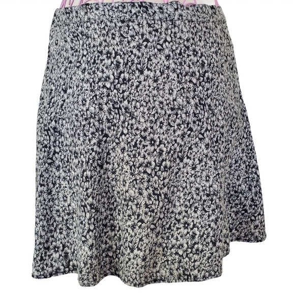 UO Kimchi Blue B/W Flower skater mini skirt - Picture 3 of 7